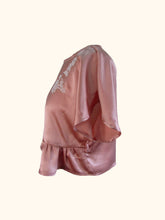 Load image into Gallery viewer, The side of the Sarah lounge top with no waist tie. There is a tie loop at the side seam. The top reaches to the high hip.