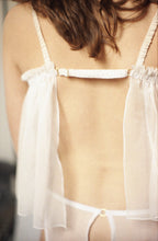 Cargar imagen en el visor de la galería, A close up of the back of the Lily Cami. The shoulder straps are covered in ivory silk and reach down the the edge of the fabric. Between the fabric is an open area that exposes the back, the two sides are joined by an adjustable strap, with a gold slider. The strap attaches on one side with a G hook.
